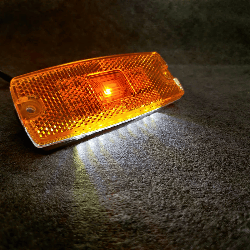 WG9925720014 Side Marker Lamp Replacement for HOWO Trucks
