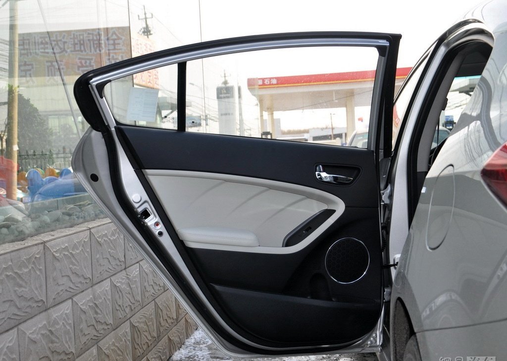 Premium Right Door Glass for HOWO Truck - OEM 810W62645-0038