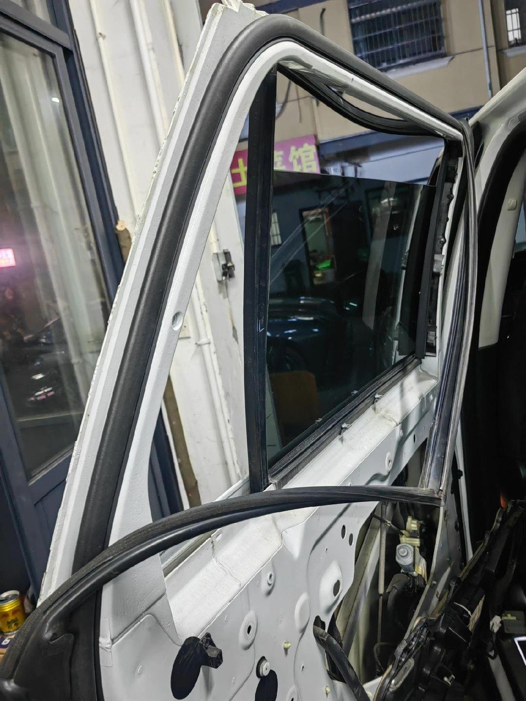 810W62651-0055 Rear Guide Rail for HOWO Left Door Glass