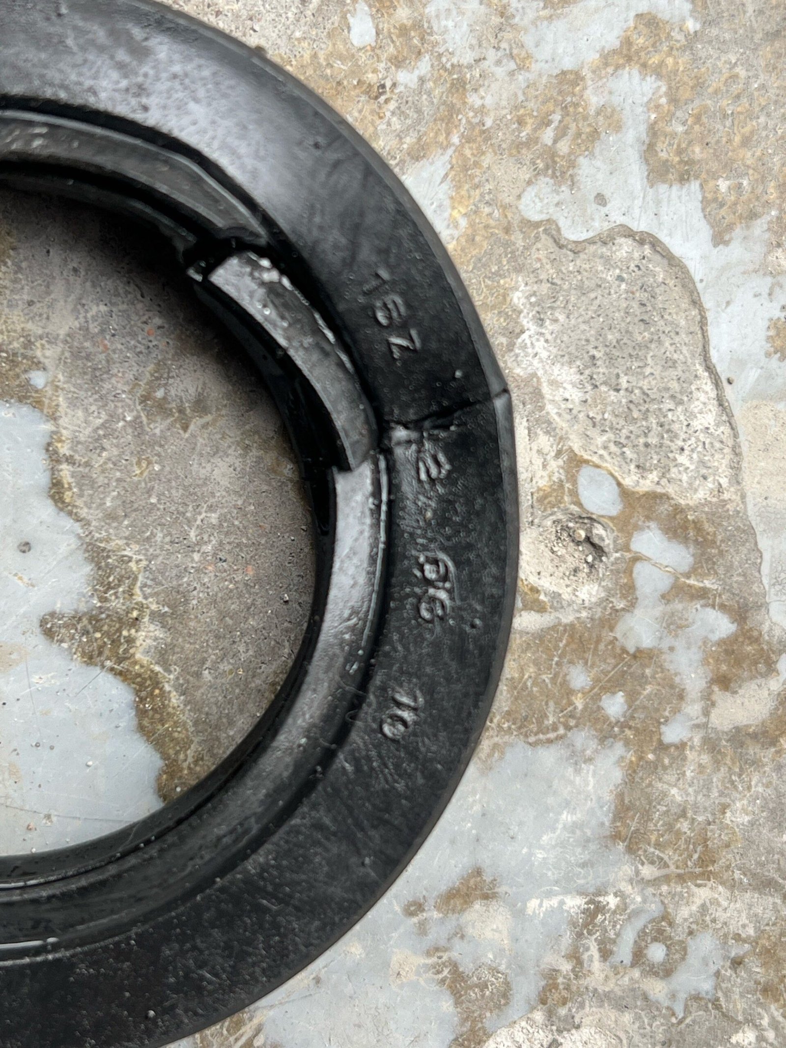 080V01510-0281 Genuine Rear Oil Seal for HOWO Truck Engine