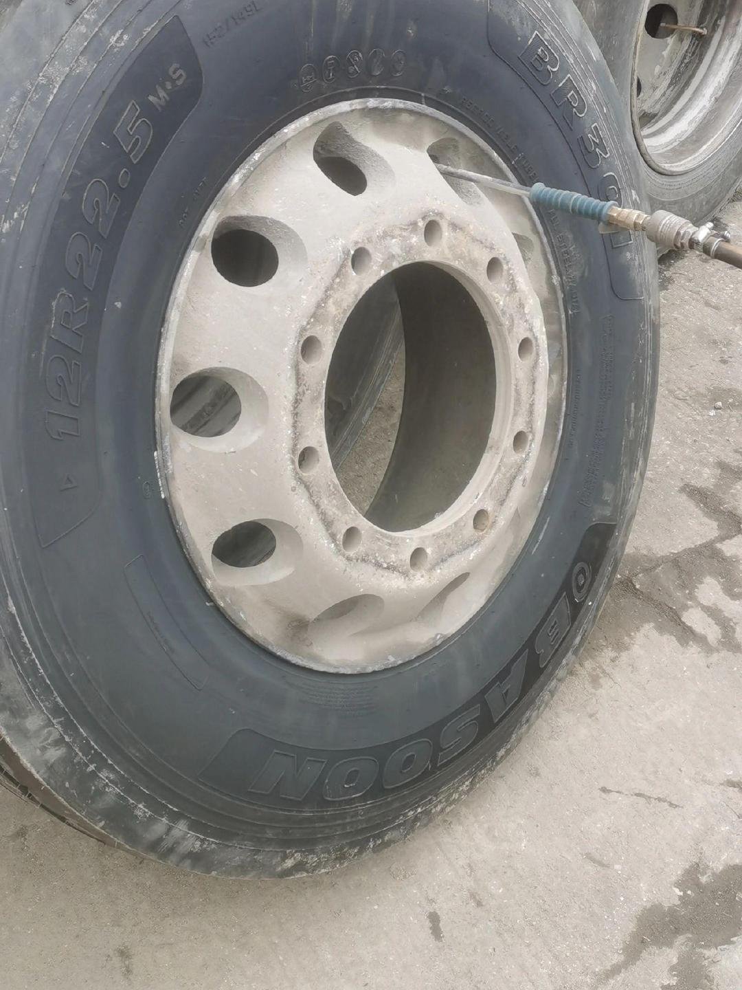 OEM WG9725610010 12R22.5-16PR Tubeless Tire for HOWO Chassis