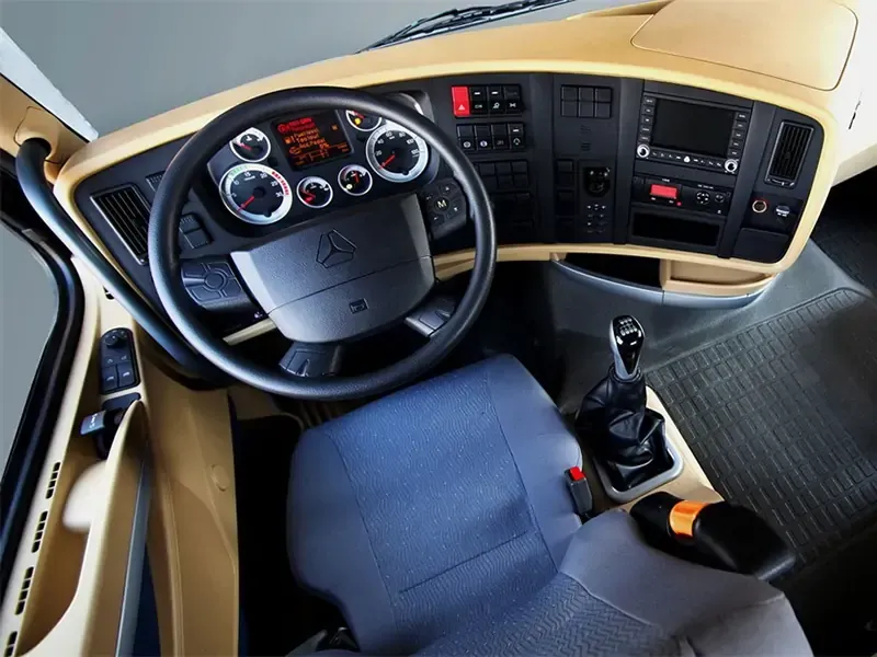 Inside Howo engine and drivetrain